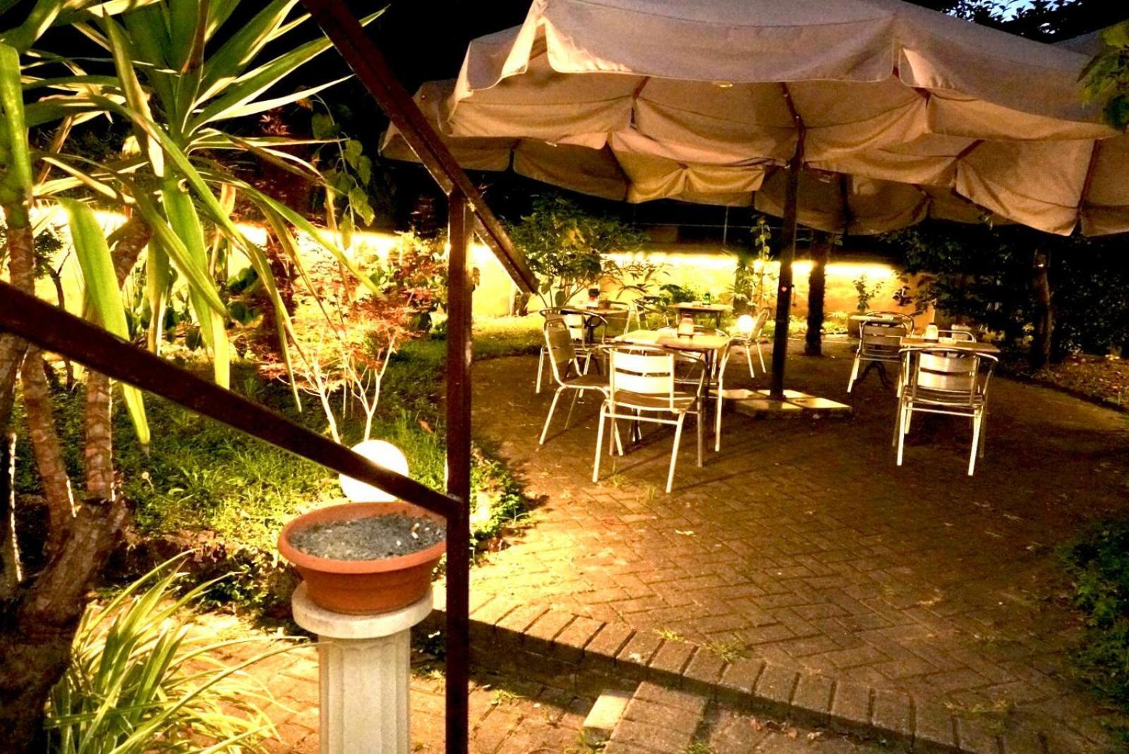 Hotel Paradiso Milán Exterior foto